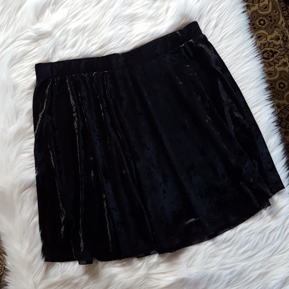 Forever 21 Black Circle Velvet Mini Skirt XL 1X